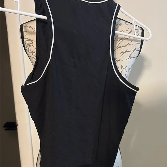 Black Sleeveless Women's Top - Picture 2 of 2